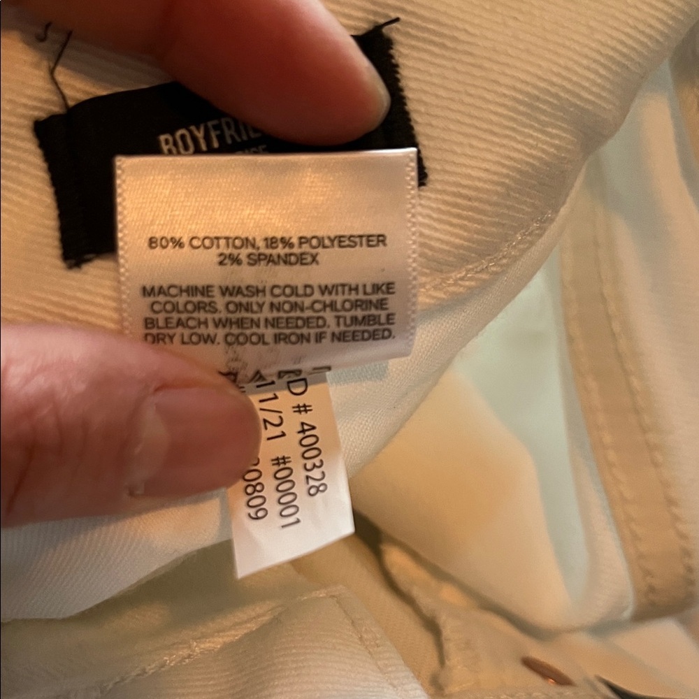 Express Women’s 8R White Boyfriend Fit Distressed Jeans NWT - Picture 7 of 7